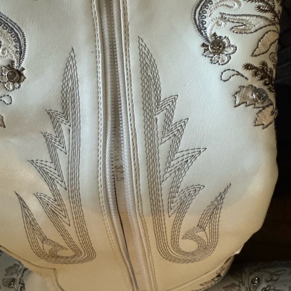 Embroidered White Rhinestone Embellished Boutique Cowboy Boots - Picture 6 of 8